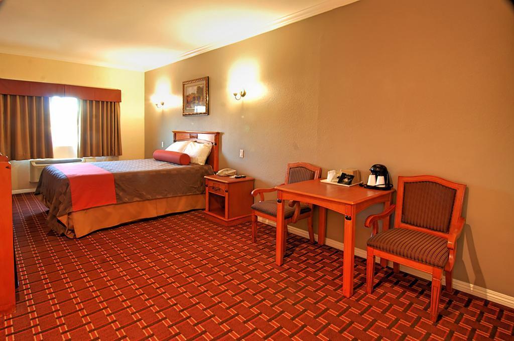 Hotel Rodeway &