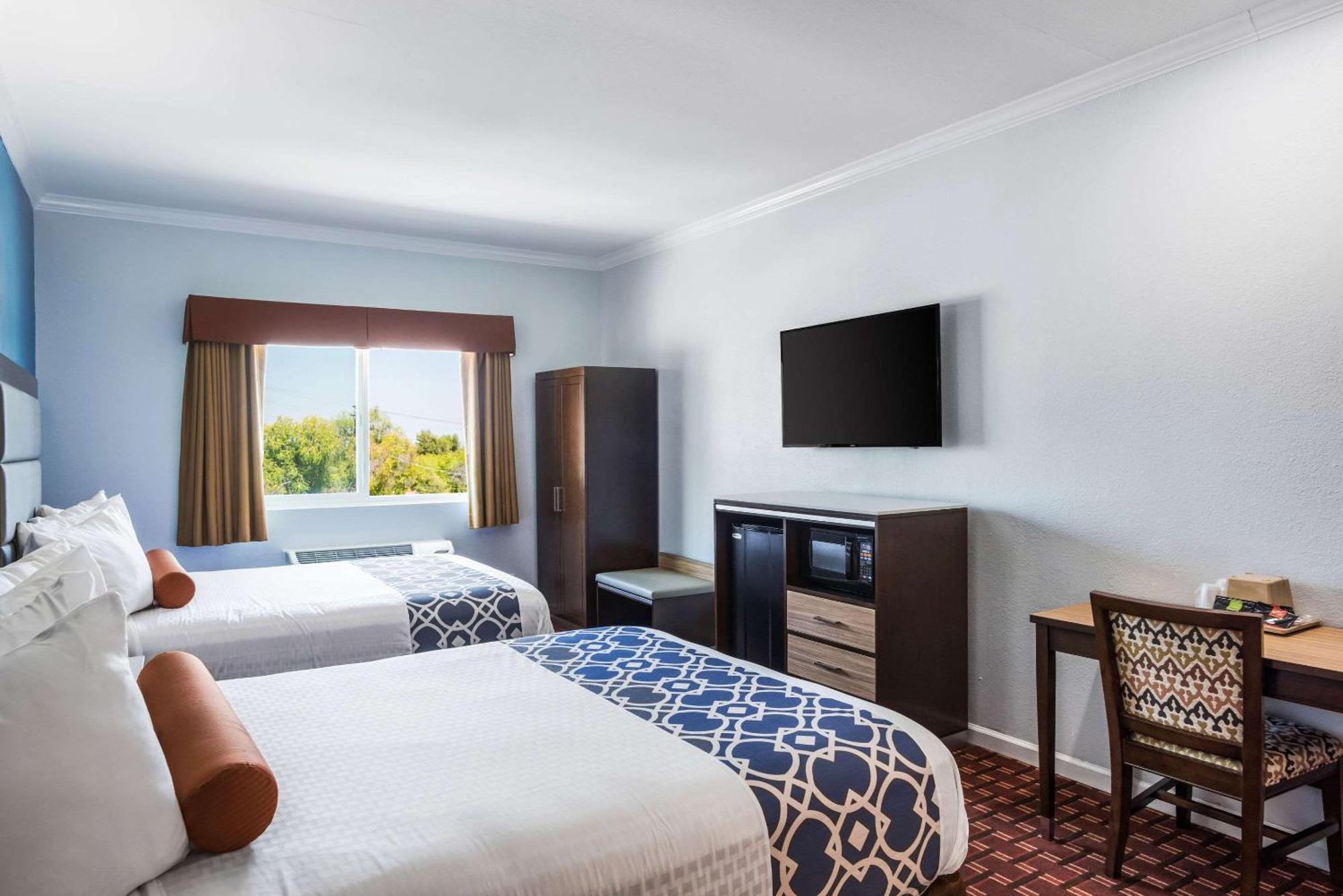 Rodeway Inn&suites - Hotel 2*