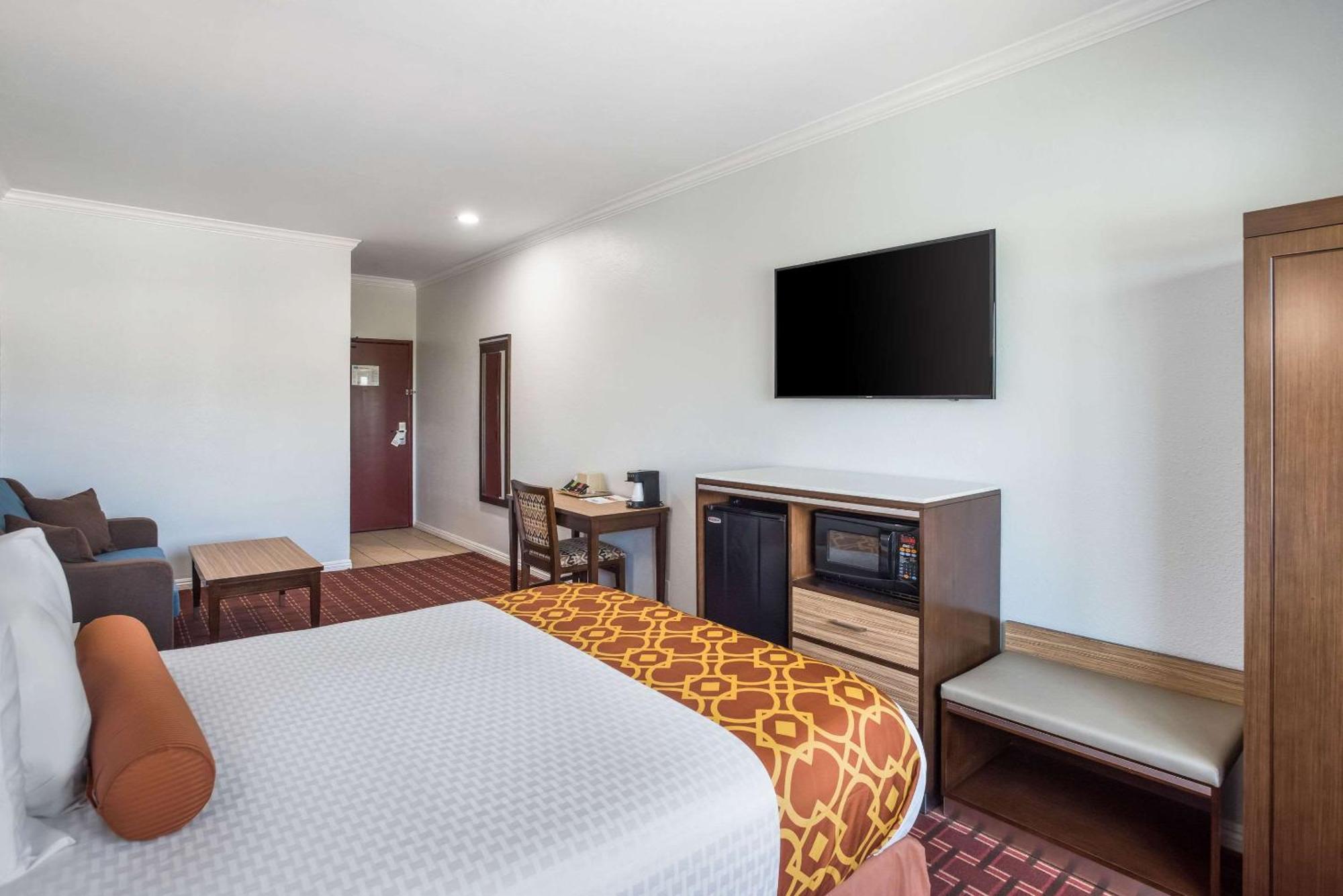 Hotel Rodeway Inn&suites - 2*