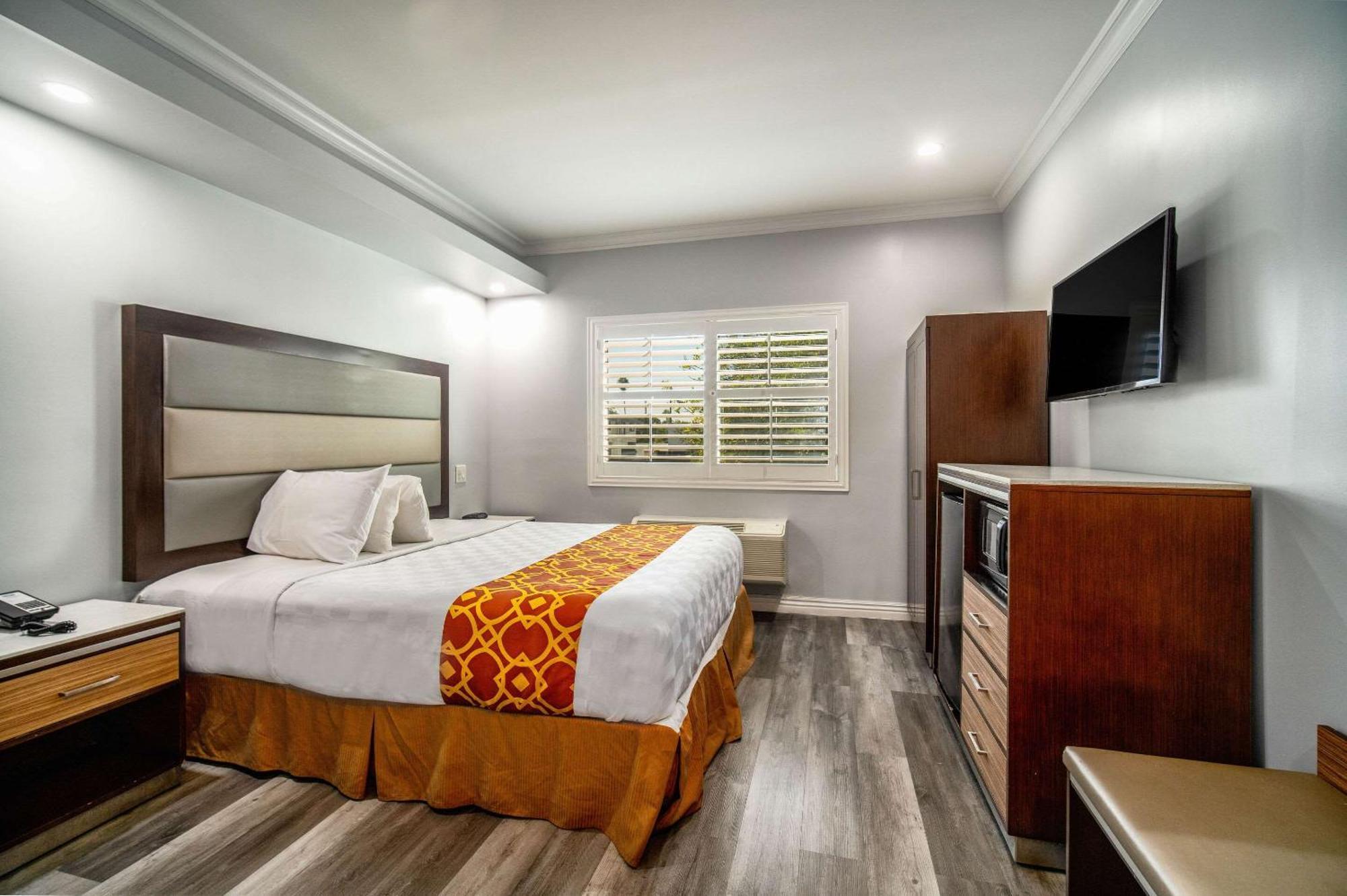 Hotel Rodeway & 2*